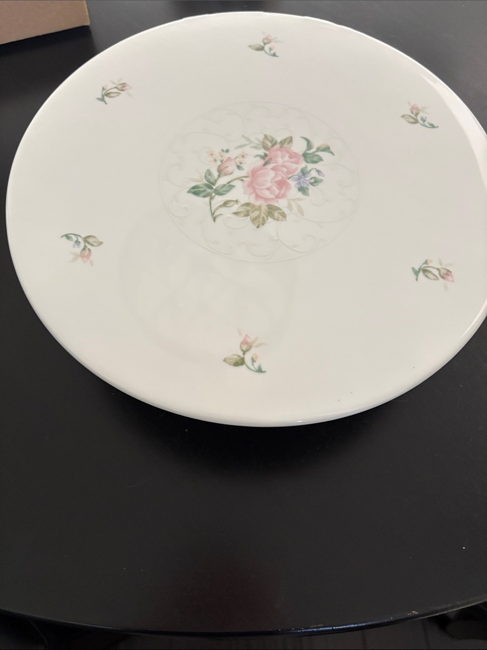 Gotham cake pedestal and dessert plates